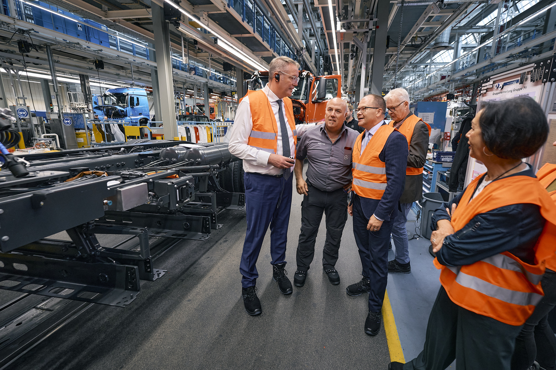 Federal Environment Minister Carsten Schneider and Minister-President Alexander Schweitzer visit Daimler Truck site in Wörth am Rhein Federal Environment Minister Carsten Schneider and Minister-President Alexander Schweitzer visit Daimler Truck site in Wörth am Rhein