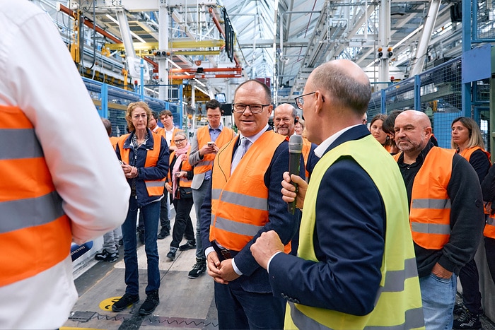 Federal Environment Minister Carsten Schneider and Minister-President Alexander Schweitzer visit Daimler Truck site in Wörth am Rhein