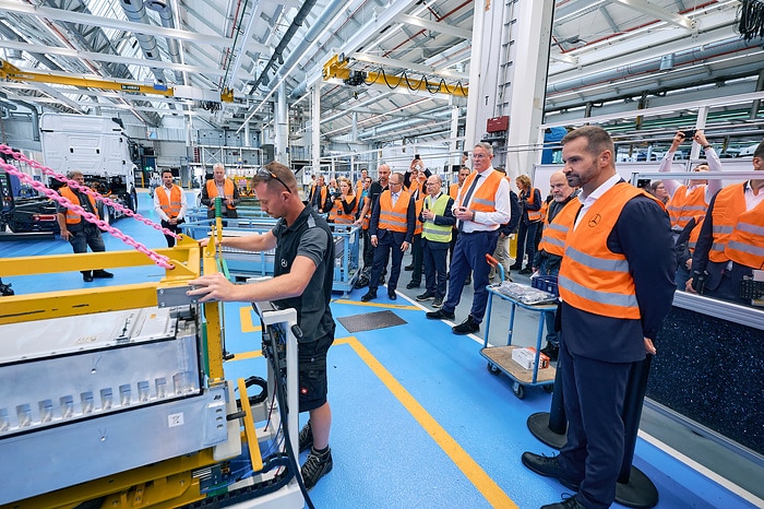 Federal Environment Minister Carsten Schneider and Minister-President Alexander Schweitzer visit Daimler Truck site in Wörth am Rhein