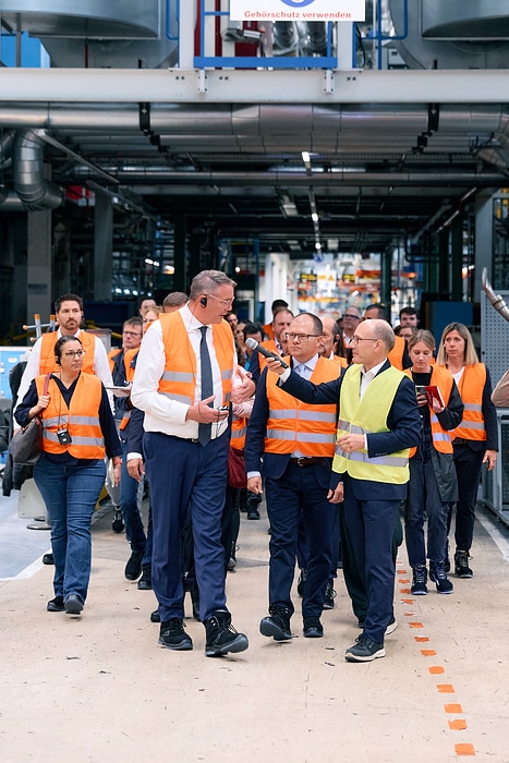 Federal Environment Minister Carsten Schneider and Minister-President Alexander Schweitzer visit Daimler Truck site in Wörth am Rhein