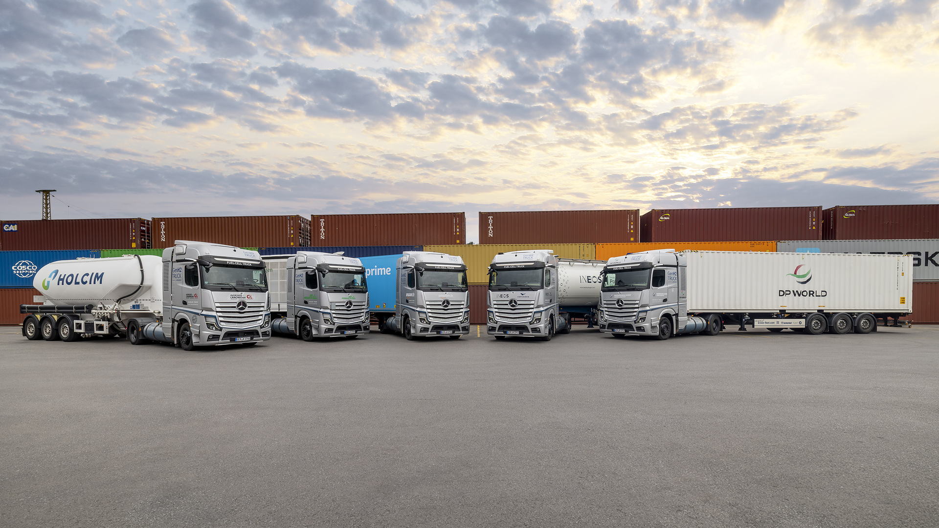 Fünfeinhalbmal um die Welt: Daimler Truck Brennstoffzellen-Lkw absolvieren erfolgreich über 225.000 Kilometer im realen Kundeneinsatz Fünfeinhalbmal um die Welt: Daimler Truck Brennstoffzellen-Lkw absolvieren erfolgreich über 225.000 Kilometer im realen Kundeneinsatz
