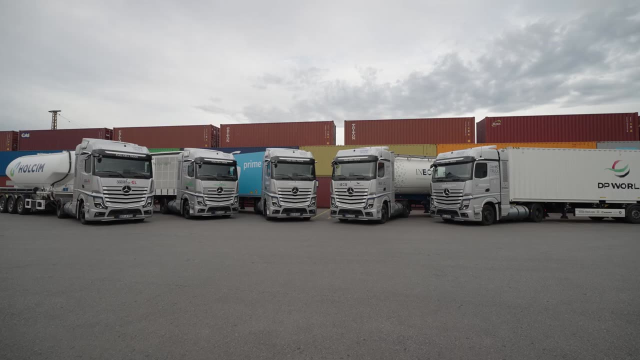 Five and a Half Times Around the World: Daimler Truck Fuel Cell Trucks Successfully Complete More Than 225,000 Kilometers in Real-World Customer Operations