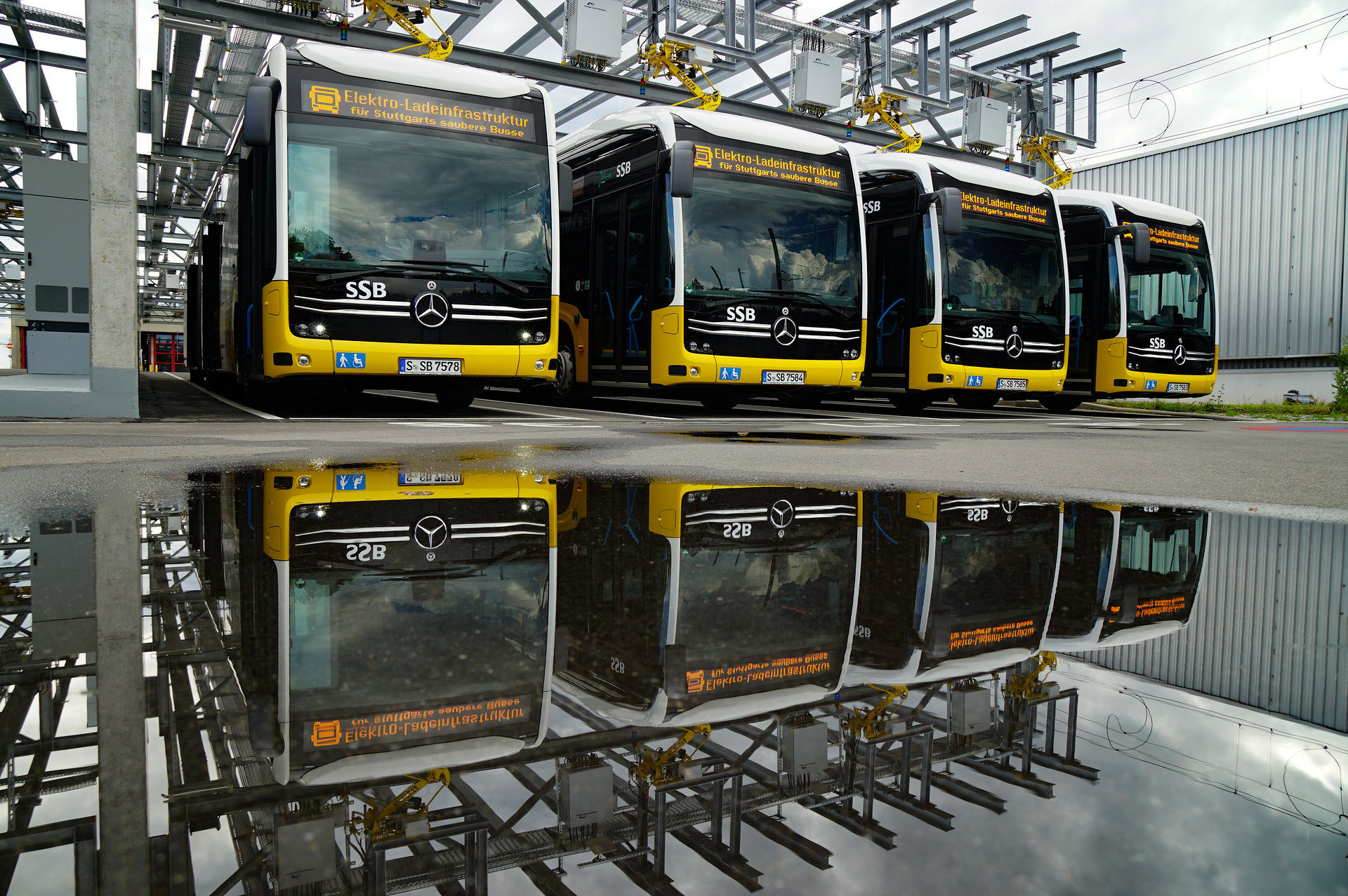 Daimler Buses errichtet komplette Ladeinfrastruktur für die E-Busse der Stuttgarter Straßenbahnen AG (SSB) Daimler Buses errichtet komplette Ladeinfrastruktur für die E-Busse der Stuttgarter Straßenbahnen AG (SSB)