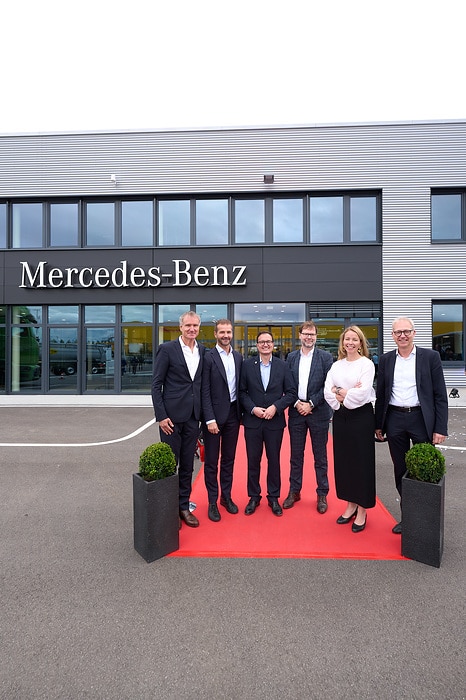 Daimler Truck eröffnet neuen Standort für Vertrieb und Service von Lkw und Bussen in Aschheim bei München