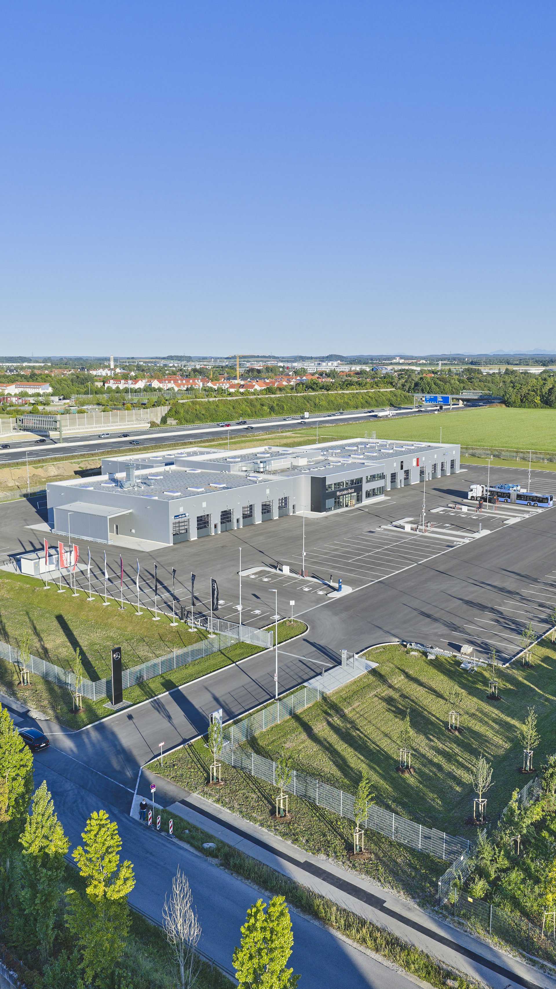 Daimler Truck eröffnet neuen Standort für Vertrieb und Service von Lkw und Bussen in Aschheim bei München, f.l.t.r. Daimler Truck eröffnet neuen Standort für Vertrieb und Service von Lkw und Bussen in Aschheim bei München