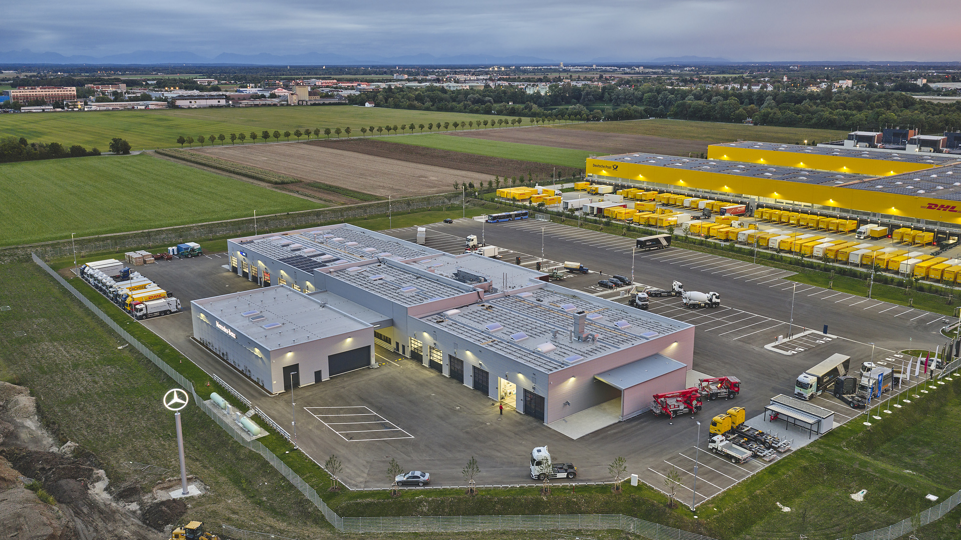 Daimler Truck eröffnet neuen Standort für Vertrieb und Service von Lkw und Bussen in Aschheim bei München, f.l.t.r. Daimler Truck eröffnet neuen Standort für Vertrieb und Service von Lkw und Bussen in Aschheim bei München
