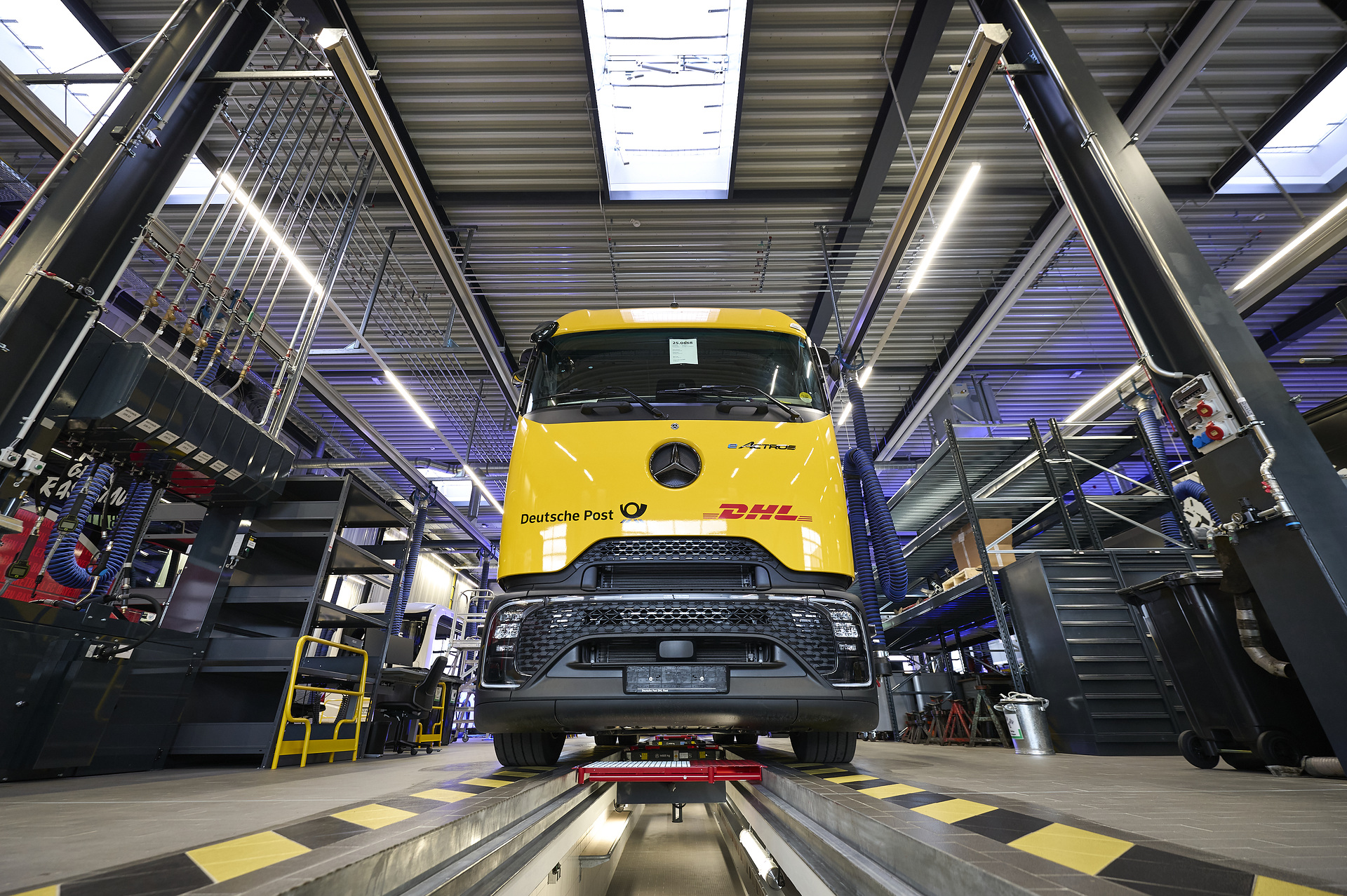 Daimler Truck eröffnet neuen Standort für Vertrieb und Service von Lkw und Bussen in Aschheim bei München, f.l.t.r. Daimler Truck eröffnet neuen Standort für Vertrieb und Service von Lkw und Bussen in Aschheim bei München