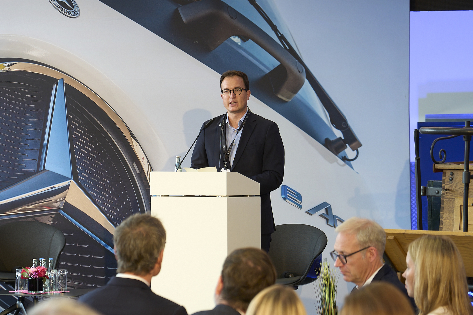 Daimler Truck eröffnet neuen Standort für Vertrieb und Service von Lkw und Bussen in Aschheim bei München, Florian Meier, Bürgermeister Gemeinde Aschheim Daimler Truck eröffnet neuen Standort für Vertrieb und Service von Lkw und Bussen in Aschheim bei München