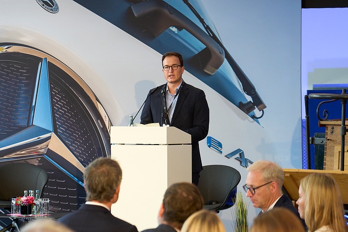Daimler Truck eröffnet neuen Standort für Vertrieb und Service von Lkw und Bussen in Aschheim bei München