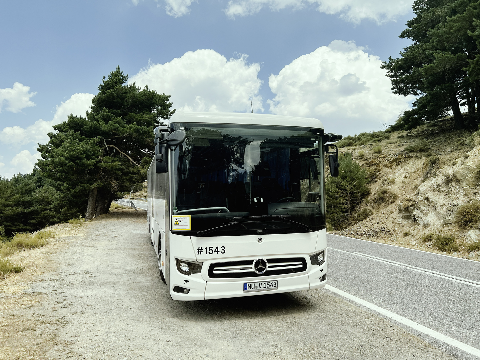 Heiß auf E: erfolgreiche Sommererprobung des neuen Mercedes-Benz eIntouro in Spanien