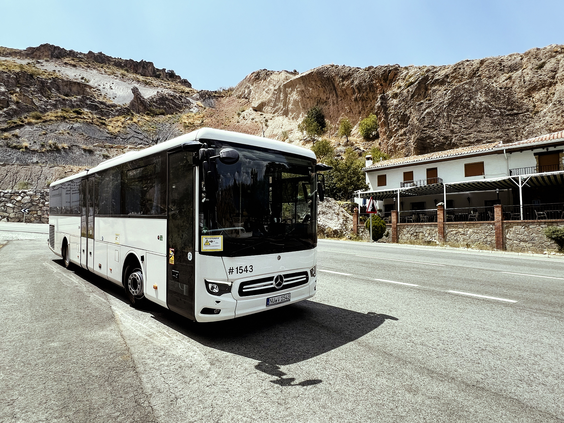 Heiß auf E: erfolgreiche Sommererprobung des neuen Mercedes-Benz eIntouro in Spanien