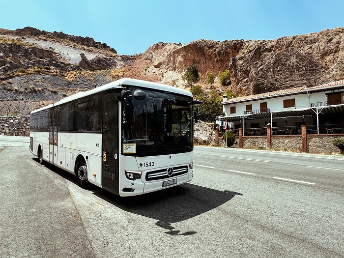 Heiß auf E: erfolgreiche Sommererprobung des neuen Mercedes-Benz eIntouro in Spanien