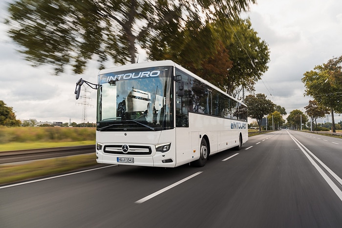 Heiß auf E: erfolgreiche Sommererprobung des neuen Mercedes-Benz eIntouro in Spanien