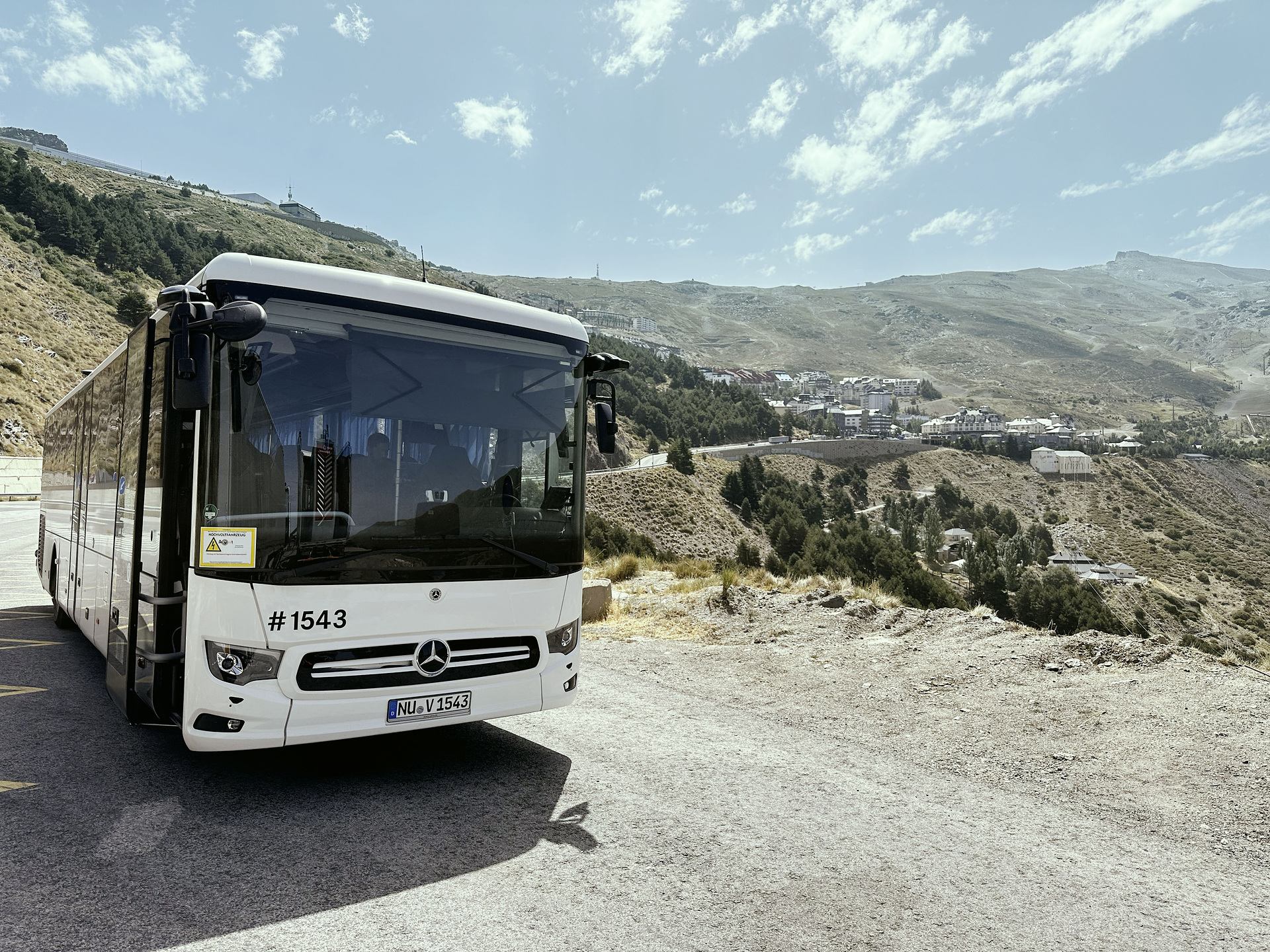 Heiß auf E: erfolgreiche Sommererprobung des neuen Mercedes-Benz eIntouro in Spanien