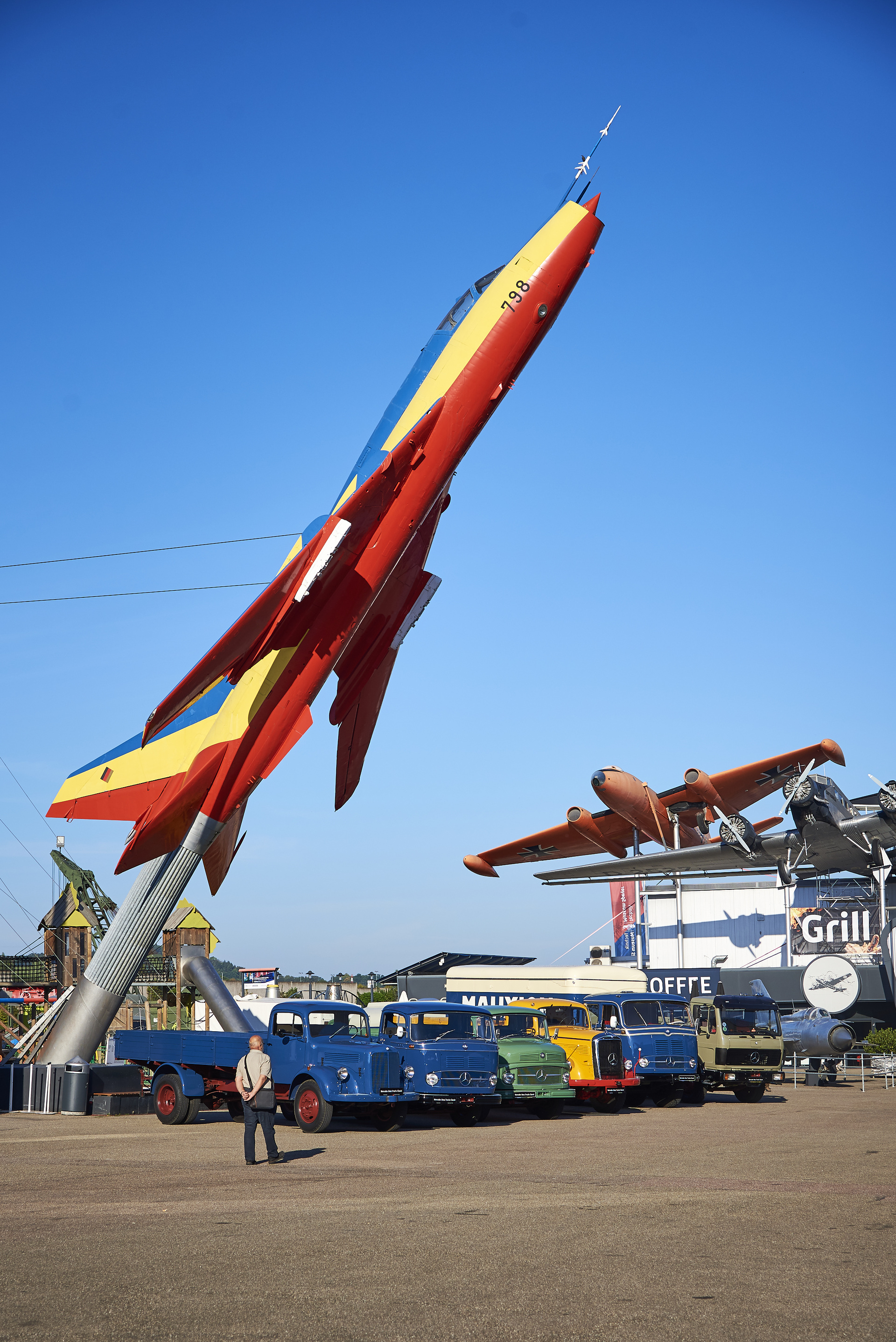 Technikmuseum Sinsheim lädt zum Aktionswochenende: Historische und aktuelle Nutzfahrzeuge von Mercedes-Benz Trucks hautnah erleben