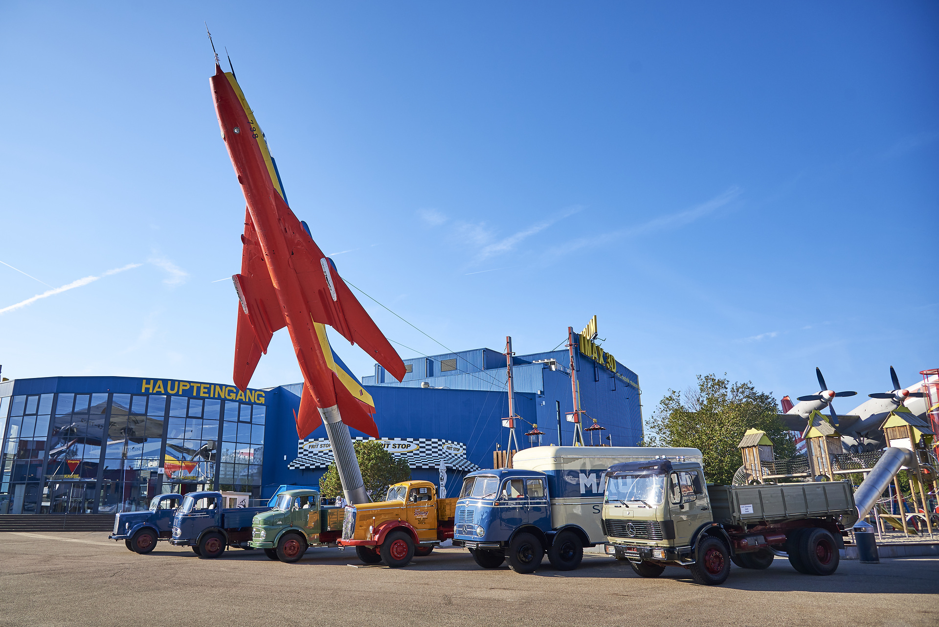 Technikmuseum Sinsheim lädt zum Aktionswochenende: Historische und aktuelle Nutzfahrzeuge von Mercedes-Benz Trucks hautnah erleben