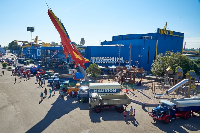 Technikmuseum Sinsheim lädt zum Aktionswochenende: Historische und aktuelle Nutzfahrzeuge von Mercedes-Benz Trucks hautnah erleben