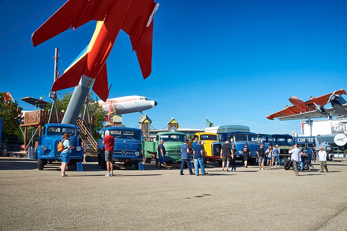 Technikmuseum Sinsheim lädt zum Aktionswochenende: Historische und aktuelle Nutzfahrzeuge von Mercedes-Benz Trucks hautnah erleben