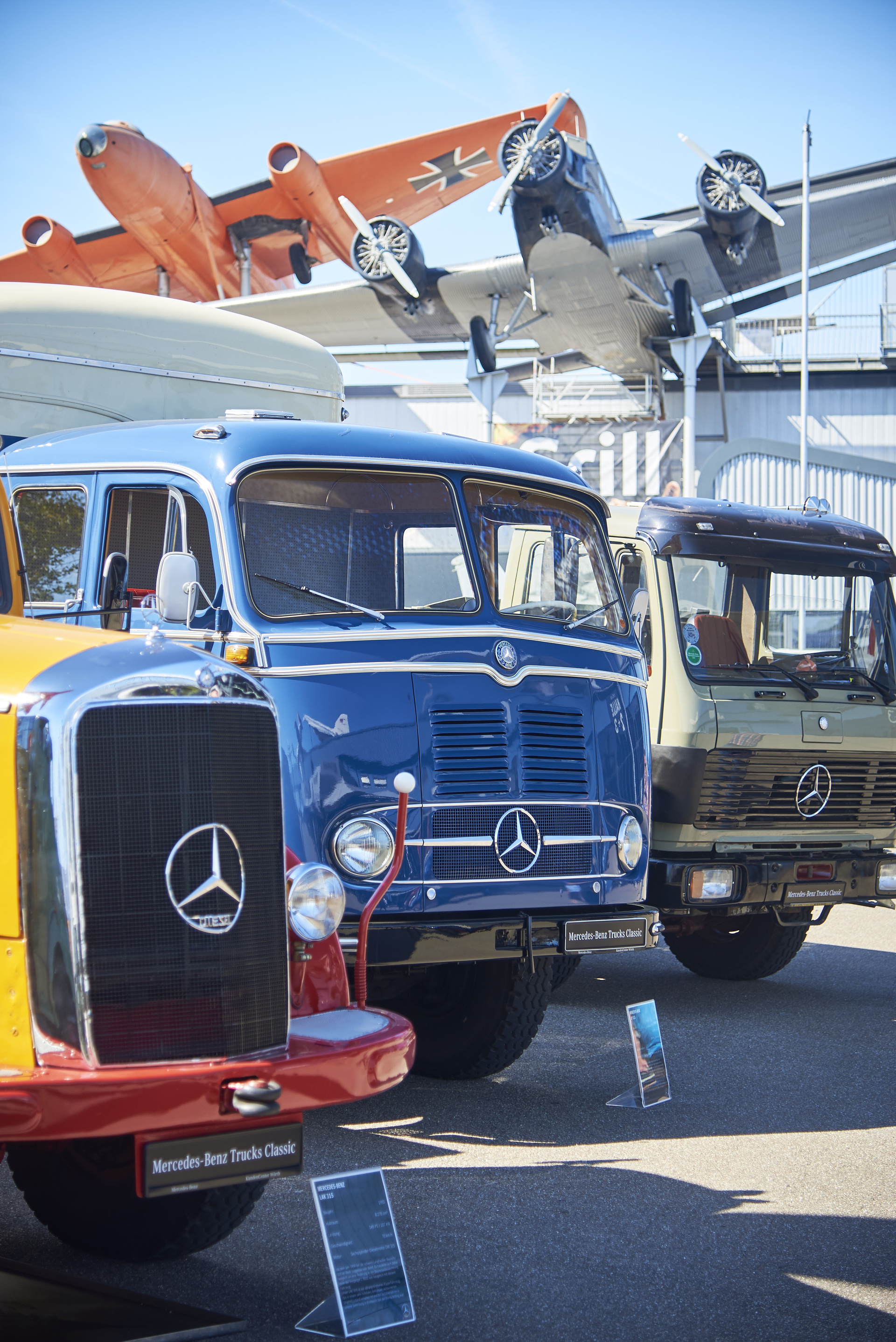 Technikmuseum Sinsheim lädt zum Aktionswochenende: Historische und aktuelle Nutzfahrzeuge von Mercedes-Benz Trucks hautnah erleben