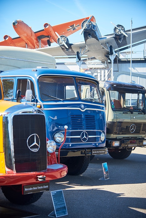 Technikmuseum Sinsheim lädt zum Aktionswochenende: Historische und aktuelle Nutzfahrzeuge von Mercedes-Benz Trucks hautnah erleben