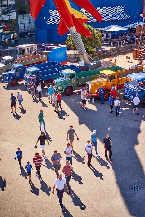 Technikmuseum Sinsheim lädt zum Aktionswochenende: Historische und aktuelle Nutzfahrzeuge von Mercedes-Benz Trucks hautnah erleben