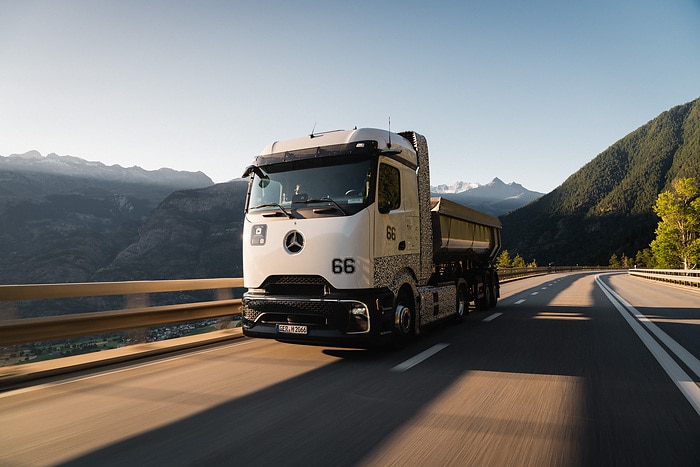 Nächste Generation Brennstoffzellen-Lkw: Entwicklungsfahrzeuge überzeugen auch bei hochsommerlichen Temperaturen in den Alpen