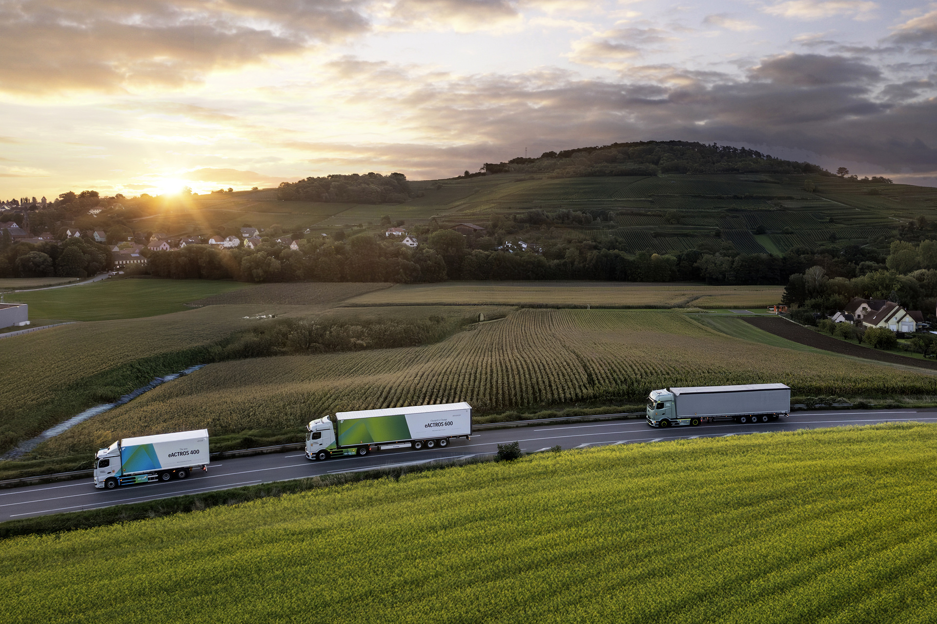 Gruppenbilder: Mercedes-Benz eActros 400 / eActros 600 / Actros L