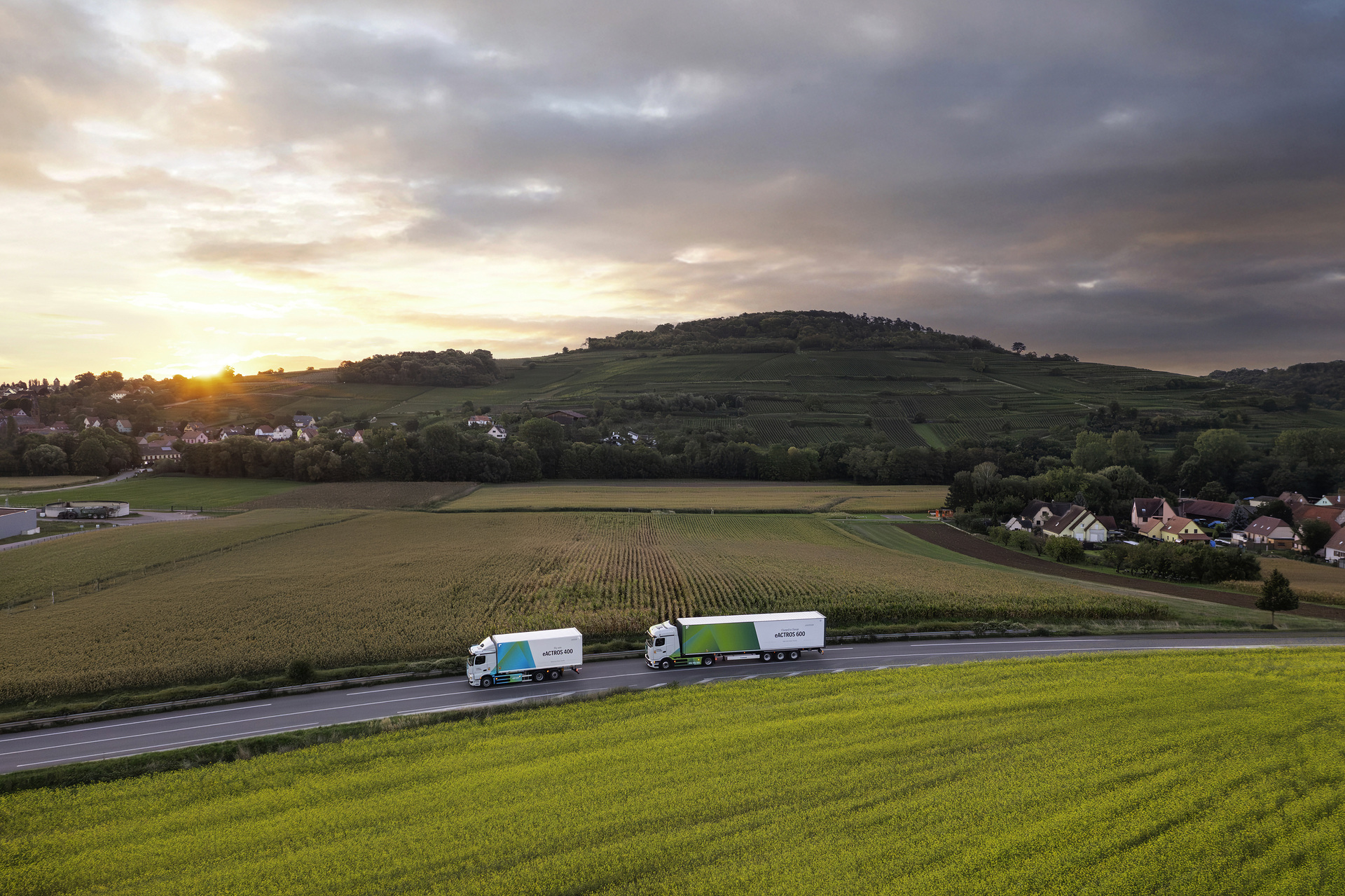 Gruppenbilder: Mercedes-Benz eActros 400 / eActros 600 / Actros L