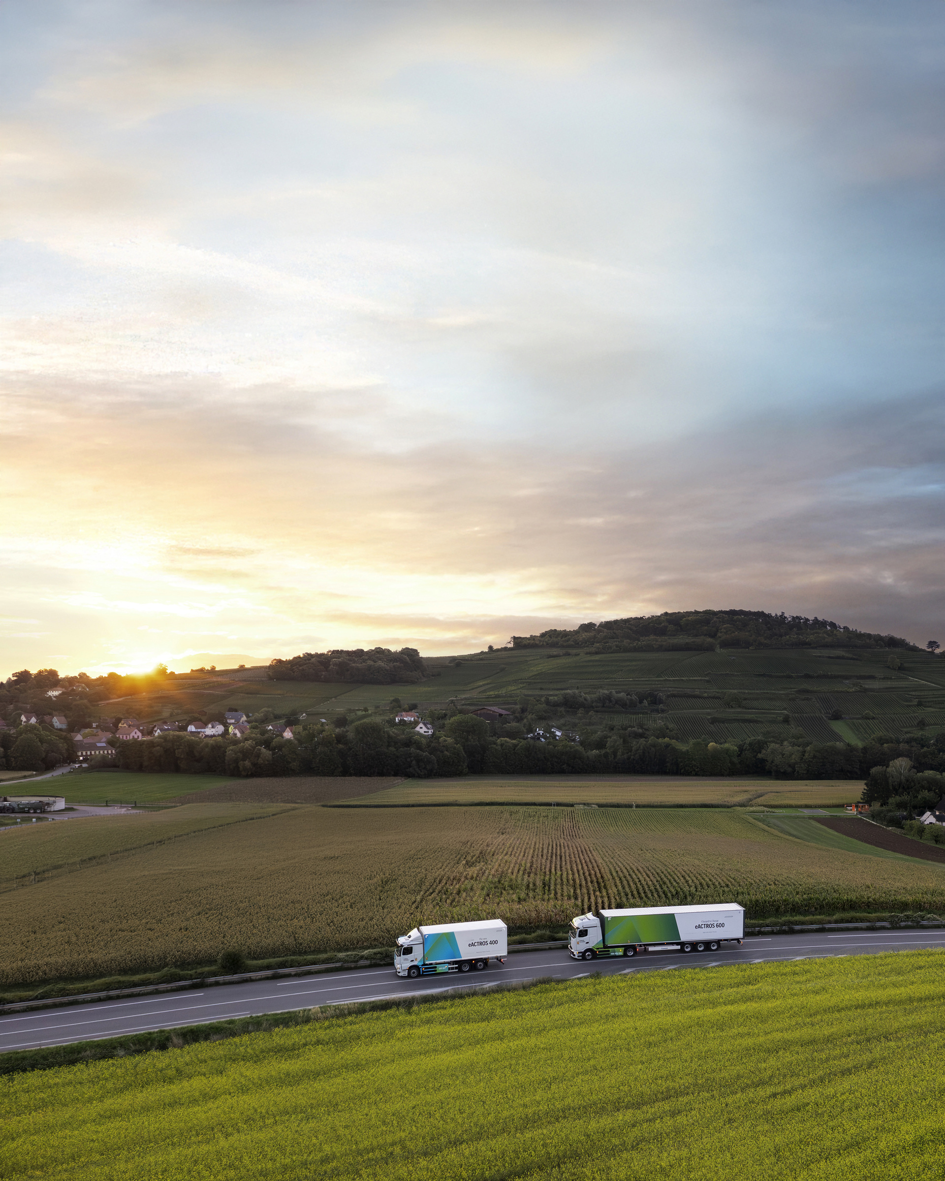 Gruppenbilder: Mercedes-Benz eActros 400 / eActros 600 / Actros L