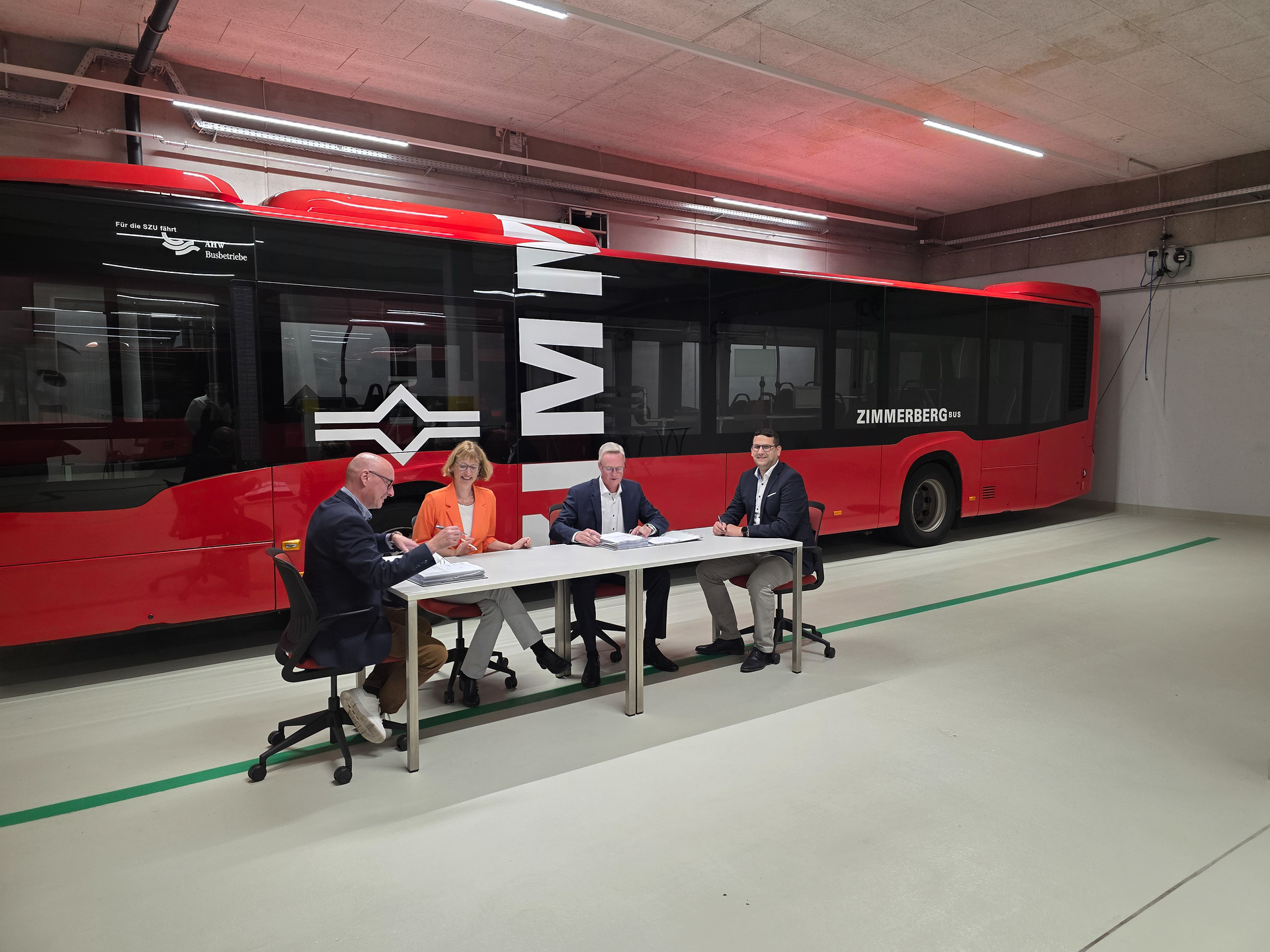 Daimler Buses Schweiz AG elektrifiziert Busdepot der Sihltal Zürich Uetliberg Bahn SZU AG