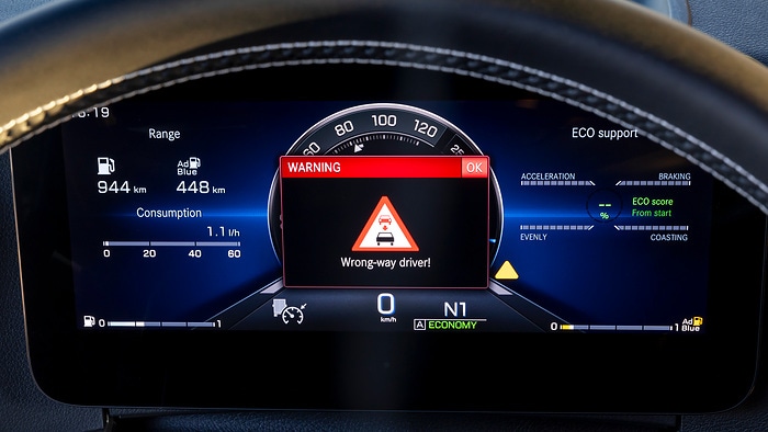 Mercedes-Benz Trucks Connected Traffic Warnings