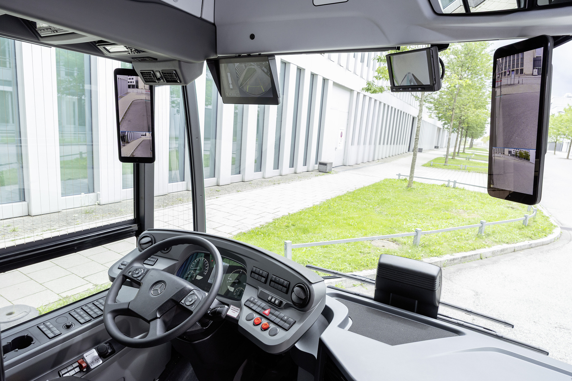 Mercedes-Benz eCitaro with NMCC4 battery