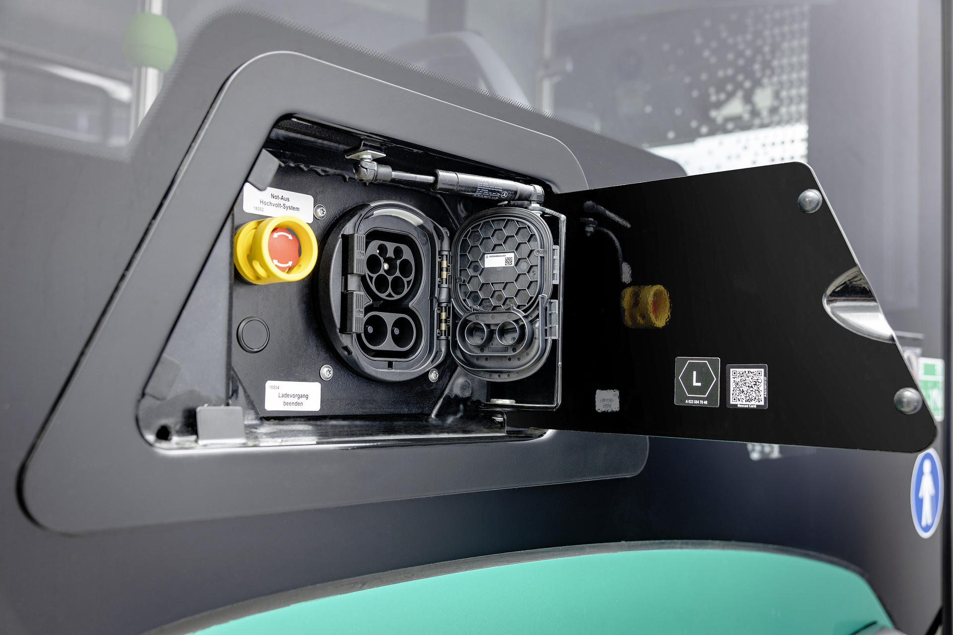 Mercedes-Benz eCitaro with NMCC4 battery
