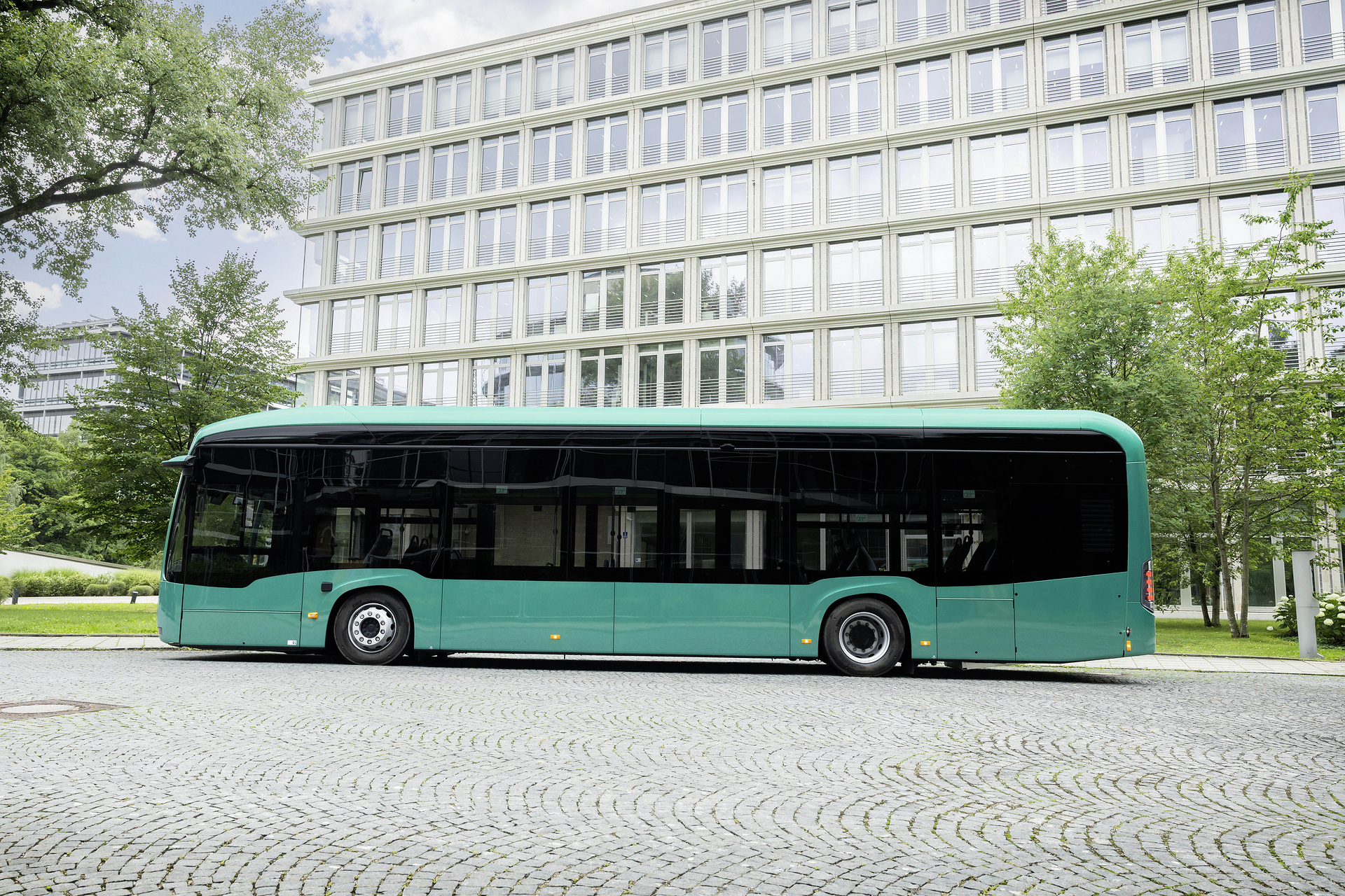 Mercedes-Benz eCitaro with NMCC4 battery