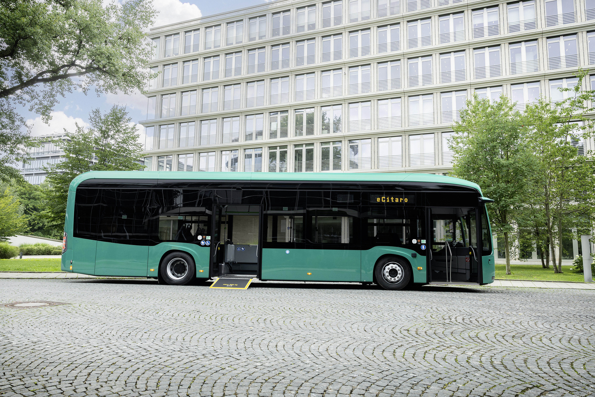 Mercedes-Benz eCitaro with NMCC4 battery