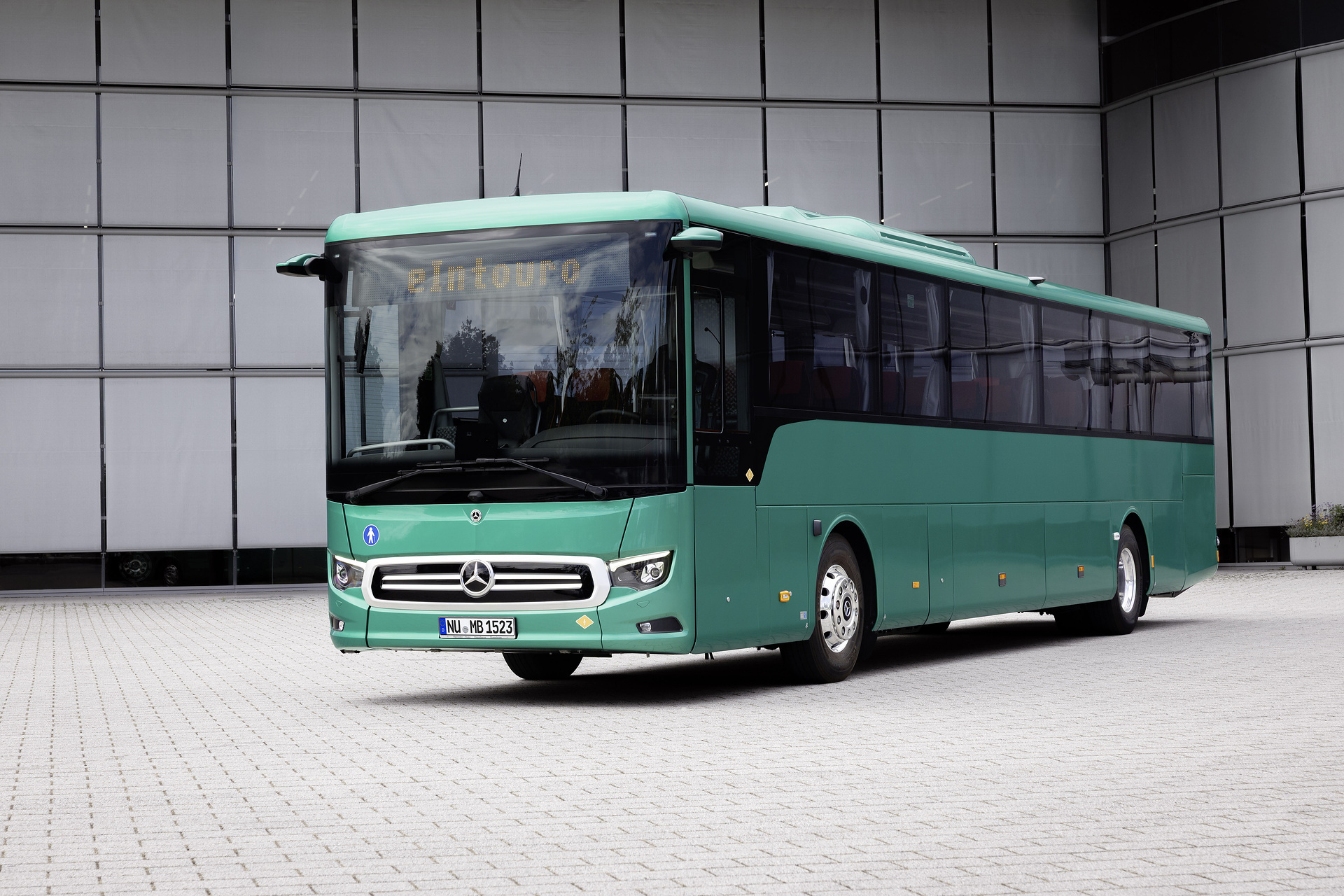Mercedes-Benz eIntouro M