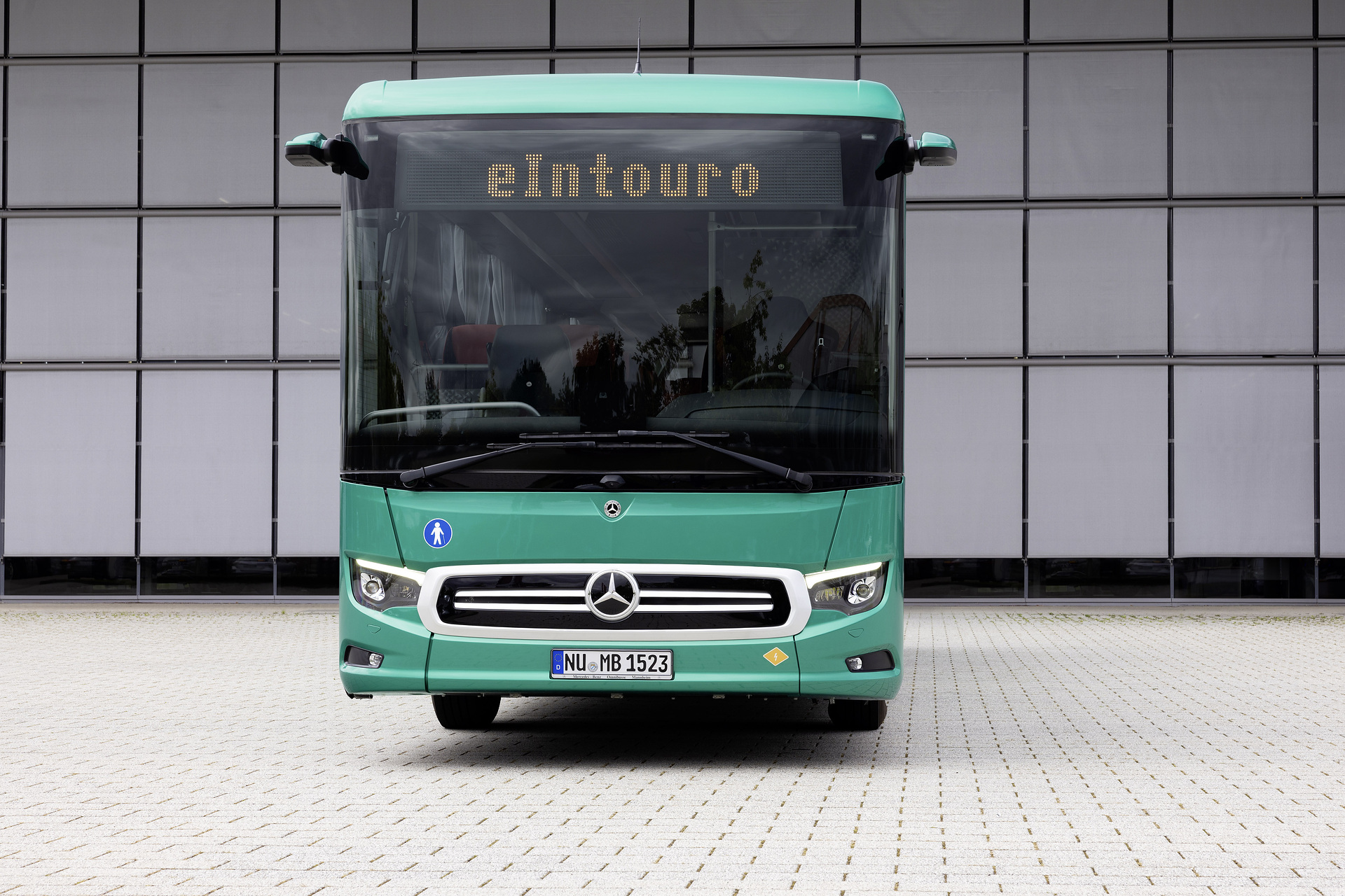 Mercedes-Benz eIntouro M
