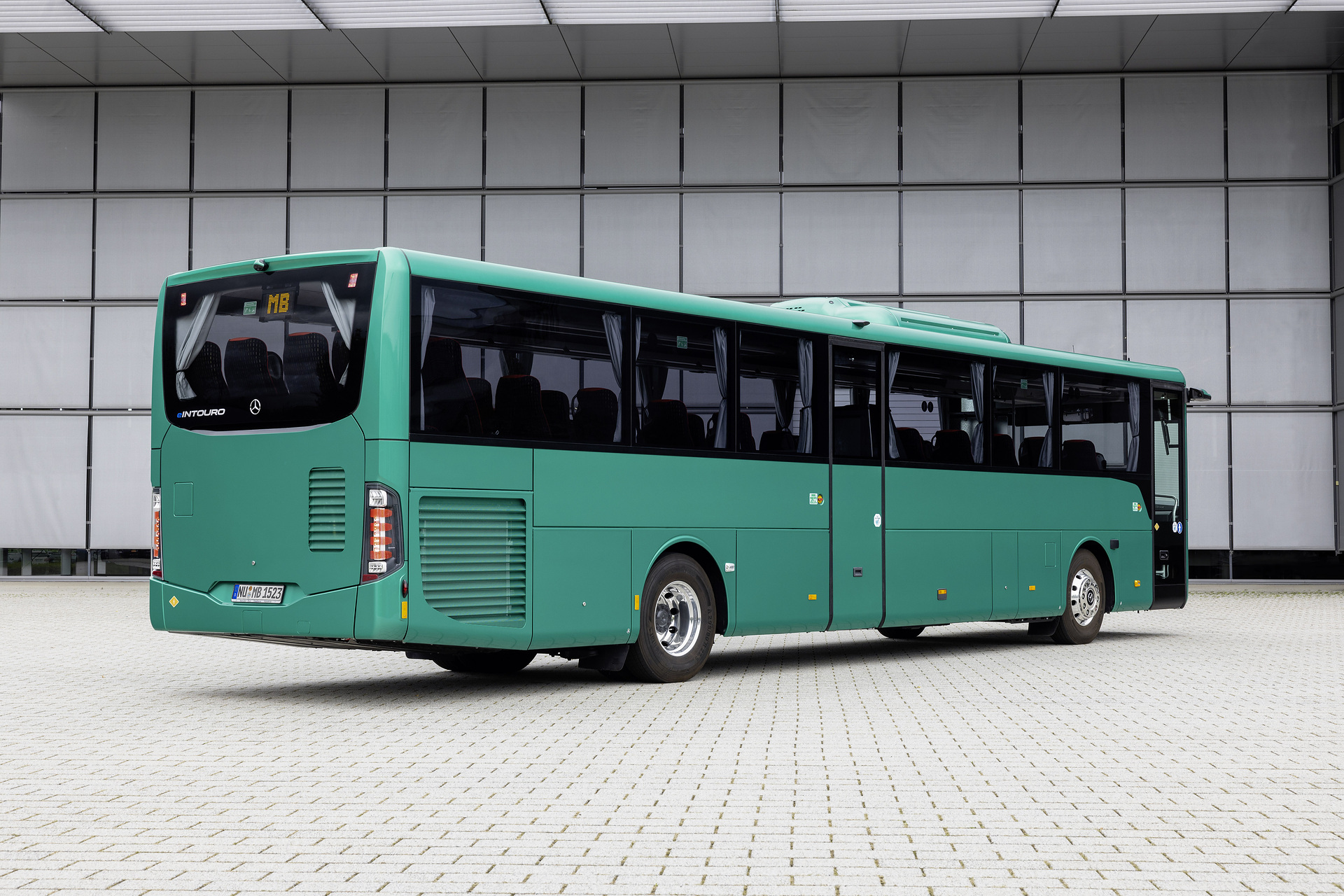 Mercedes-Benz eIntouro M