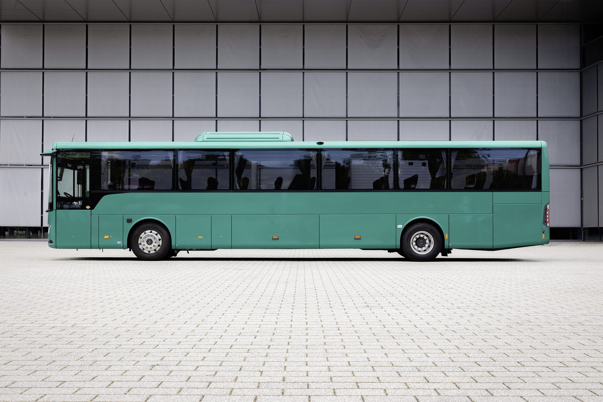 Mercedes-Benz eIntouro M