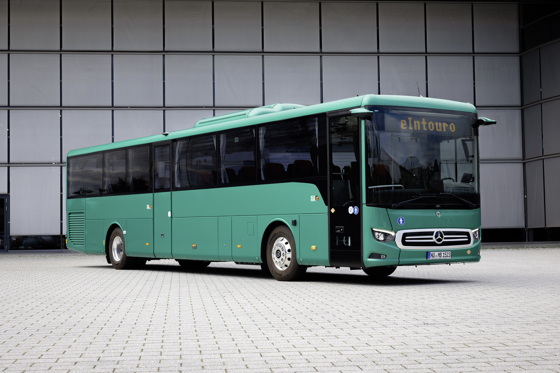 Mercedes-Benz eIntouro M