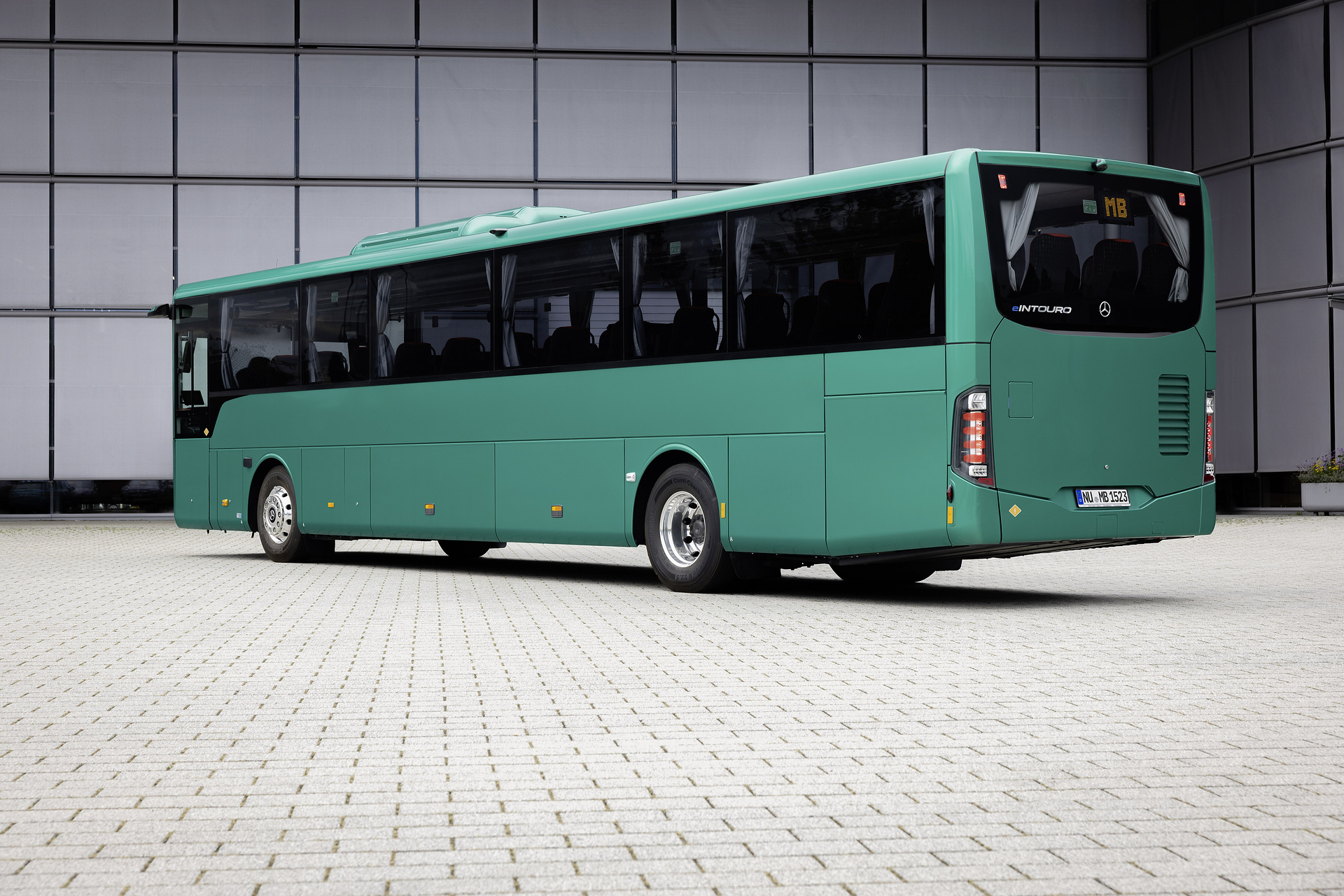 Mercedes-Benz eIntouro M