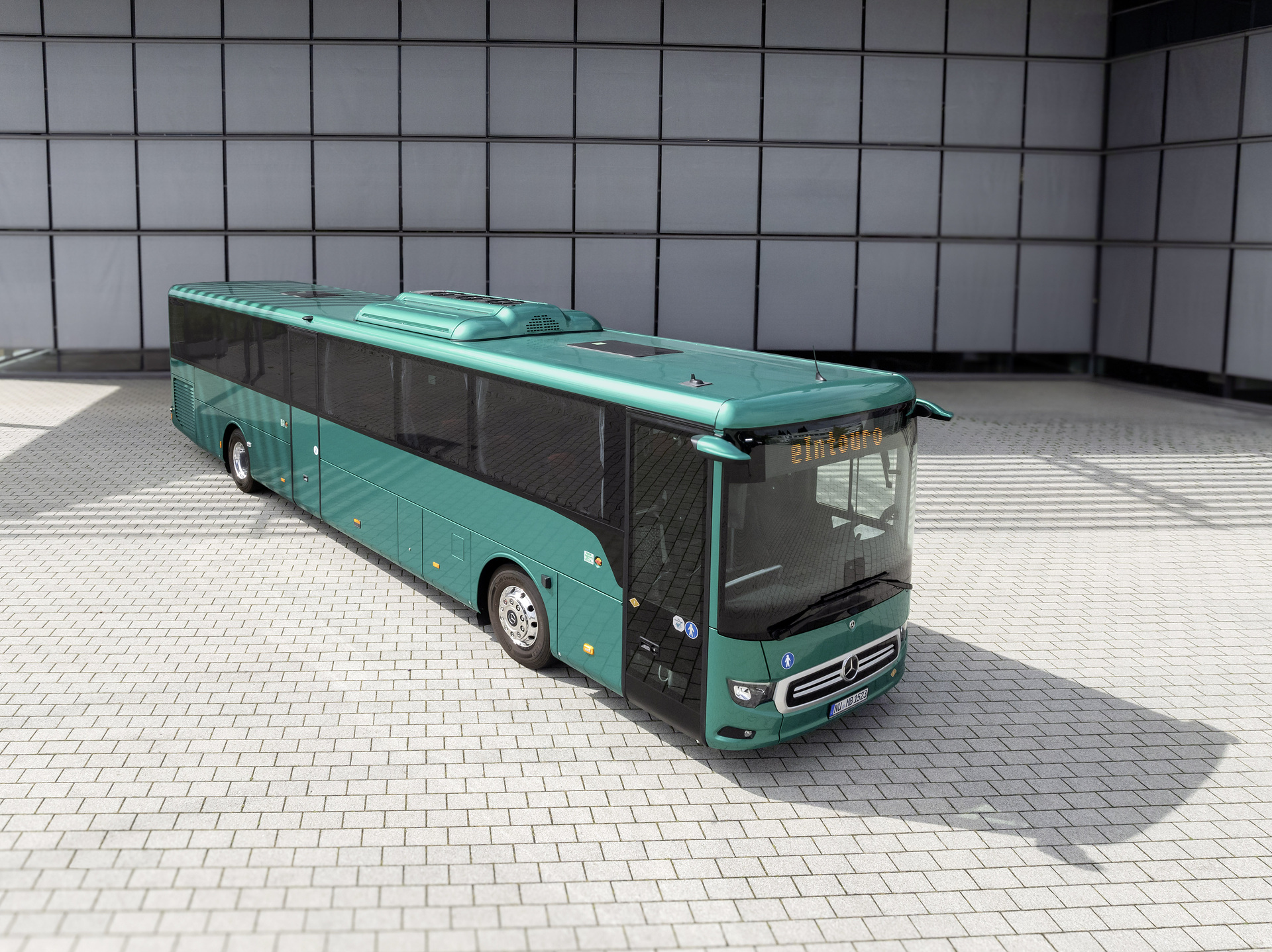 Mercedes-Benz eIntouro M