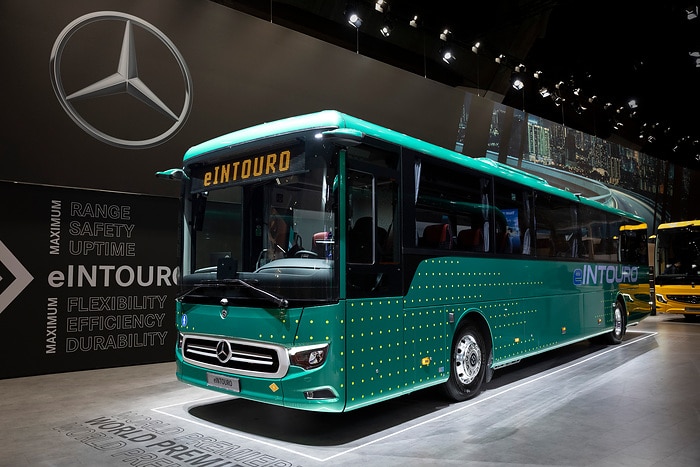 Daimler Buses feiert Weltpremiere des Mercedes-Benz eIntouro auf der Busworld Europe
