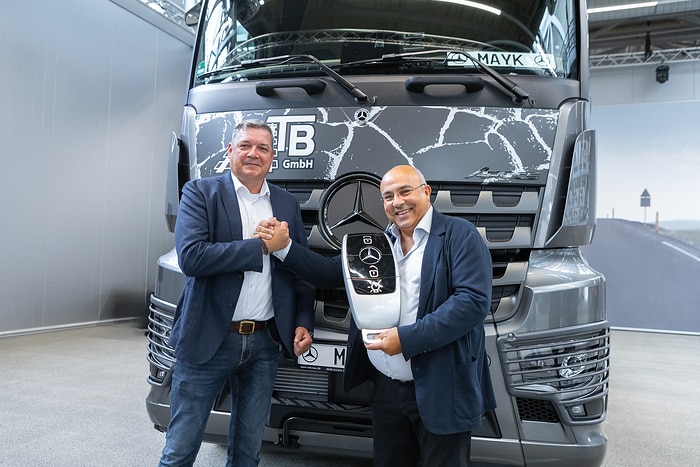 MTB GmbH übernimmt ersten von drei exklusiven Mercedes-Benz Arocs Extent für den Baustelleneinsatz