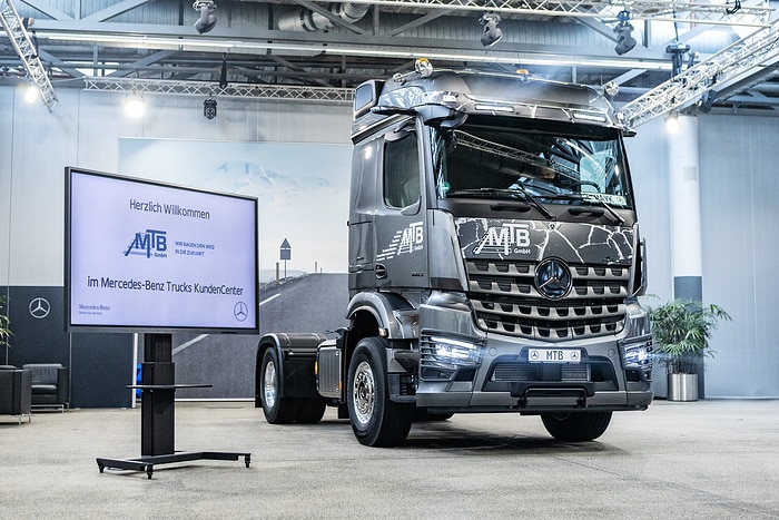 MTB GmbH übernimmt ersten von drei exklusiven Mercedes-Benz Arocs Extent für den Baustelleneinsatz