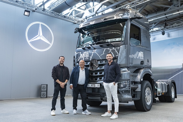 MTB GmbH übernimmt ersten von drei exklusiven Mercedes-Benz Arocs Extent für den Baustelleneinsatz