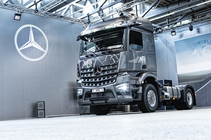 MTB GmbH übernimmt ersten von drei exklusiven Mercedes-Benz Arocs Extent für den Baustelleneinsatz