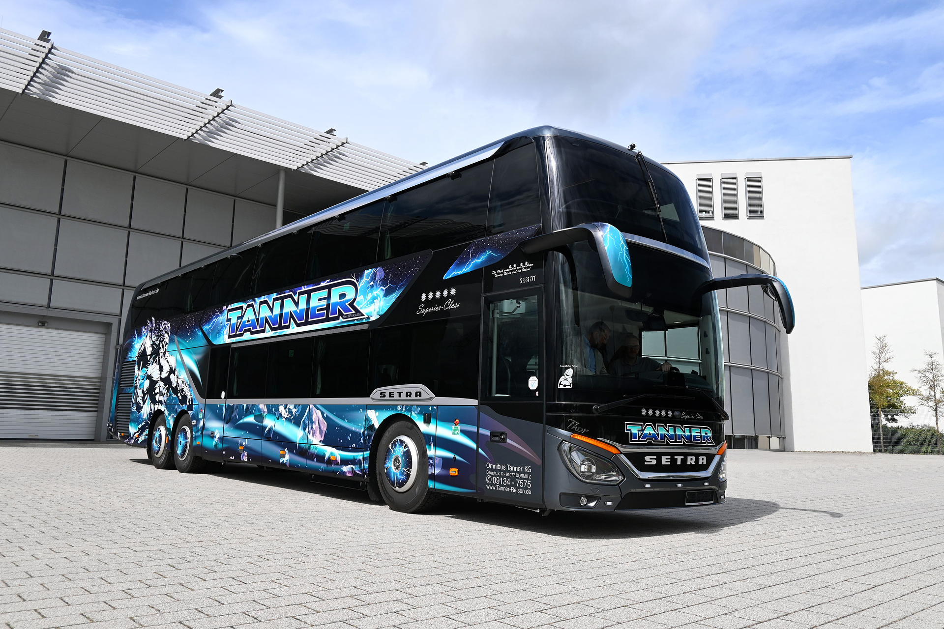 Göttlicher Setra zum 50. Firmenjubiläum Göttlicher Setra zum 50. Firmenjubiläum