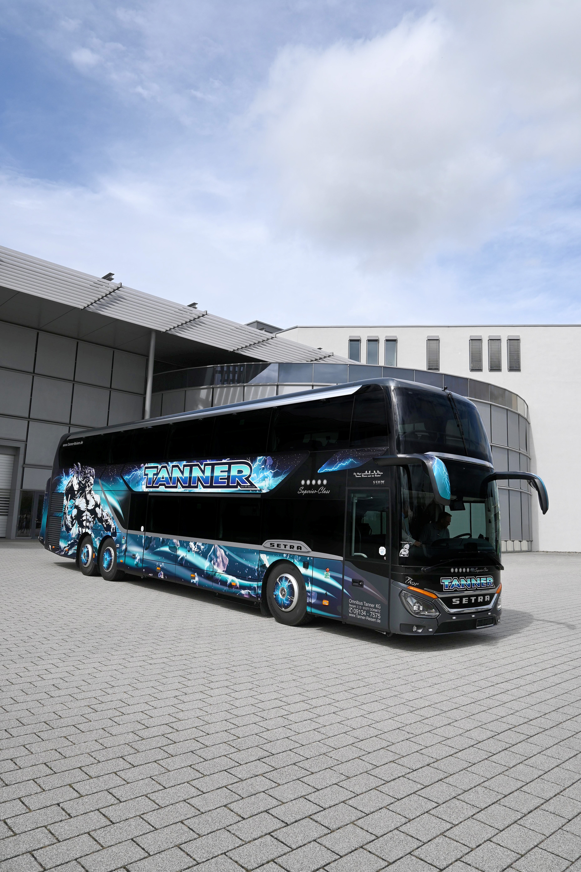 Göttlicher Setra zum 50. Firmenjubiläum Göttlicher Setra zum 50. Firmenjubiläum