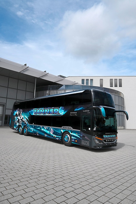 Göttlicher Setra zum 50. Firmenjubiläum